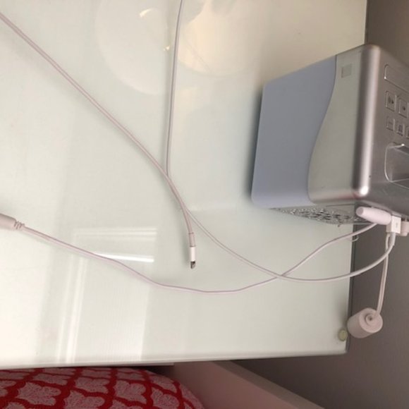 iHome Glow Tunes LED Color Changing Speaker/Alarm - Picture 2 of 5